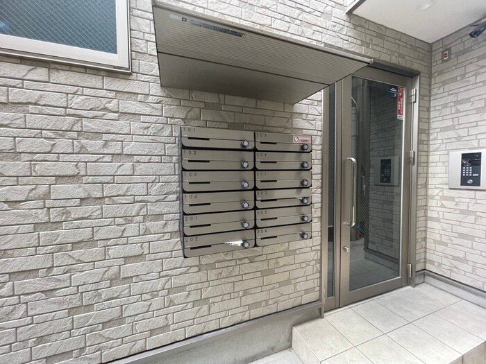 物件外観写真2　(エントランス部分)