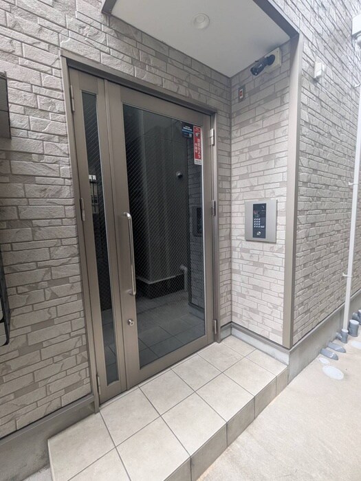 物件外観写真4　(エントランス部分)