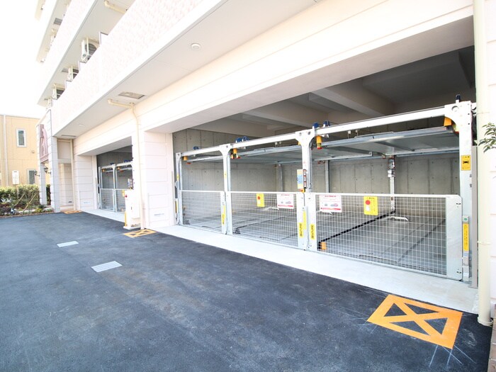 物件外観写真4　(駐車場)