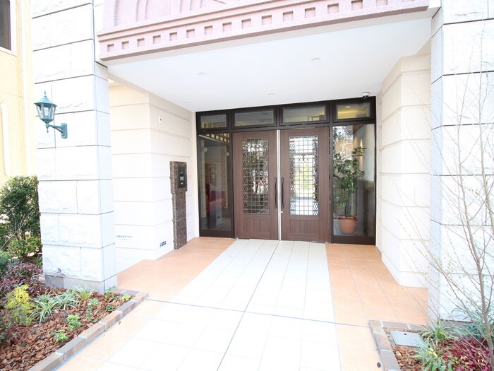 物件外観写真5　(エントランス部分)