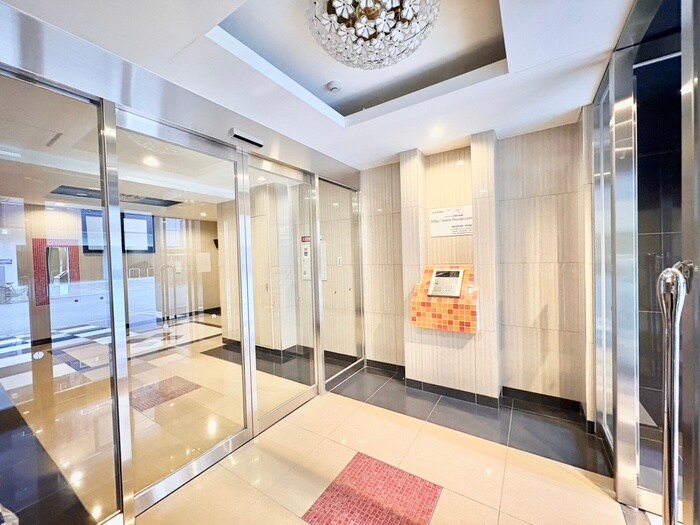 物件外観写真3　(エントランス部分)