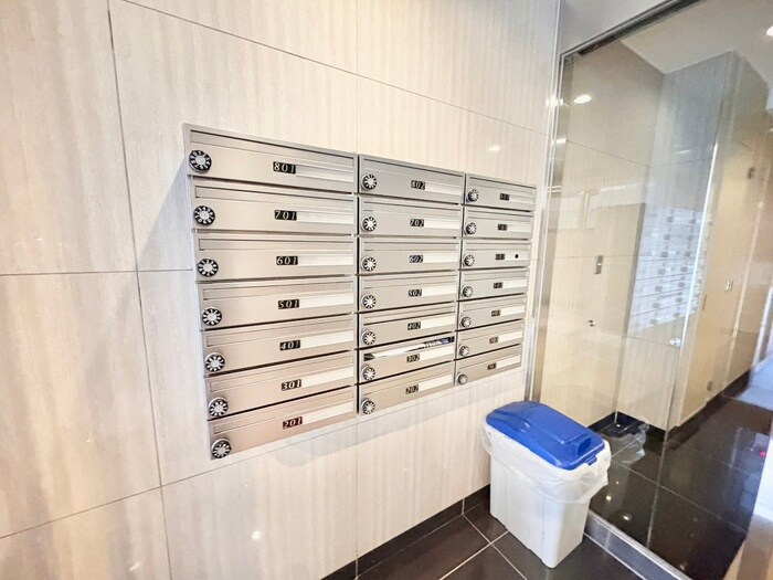 物件外観写真4　(エントランス部分)