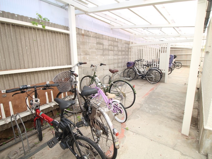 物件外観写真3　(駐輪場)