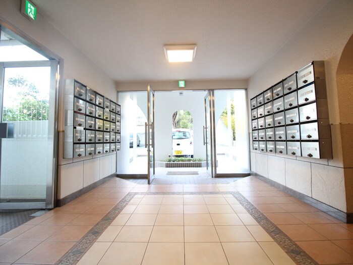 物件外観写真4　(エントランス部分)