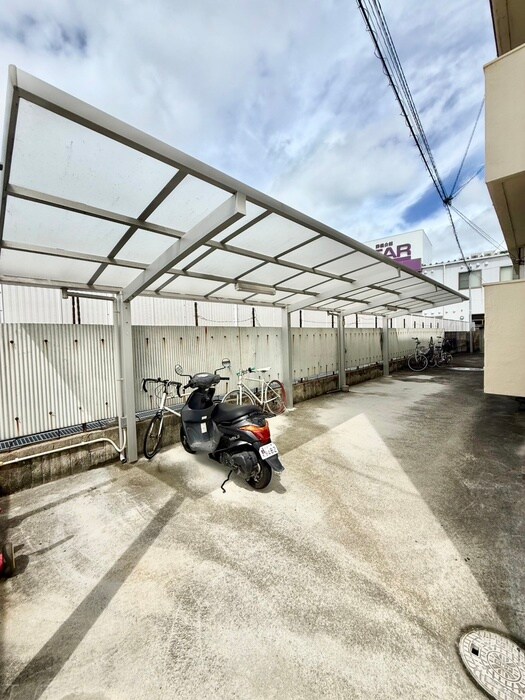 物件外観写真3　(駐輪場)