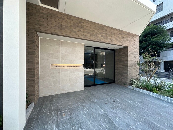 物件外観写真2　(エントランス部分)