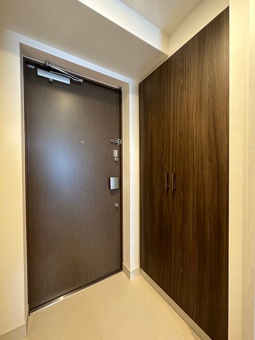 物件内観写真7　(玄関)
