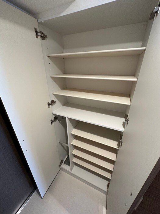 物件内観写真8　(靴箱)