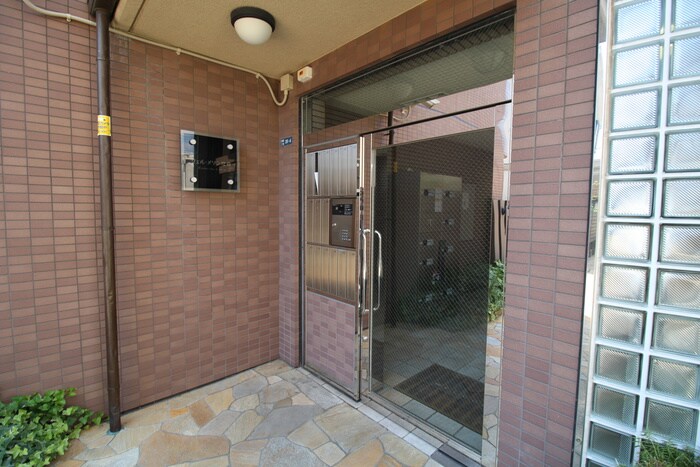 物件外観写真4　(エントランス部分)