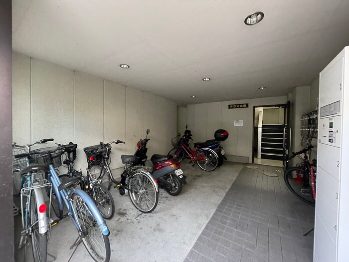物件外観写真2　(駐輪場)