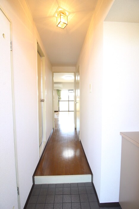 物件内観写真7　(玄関)