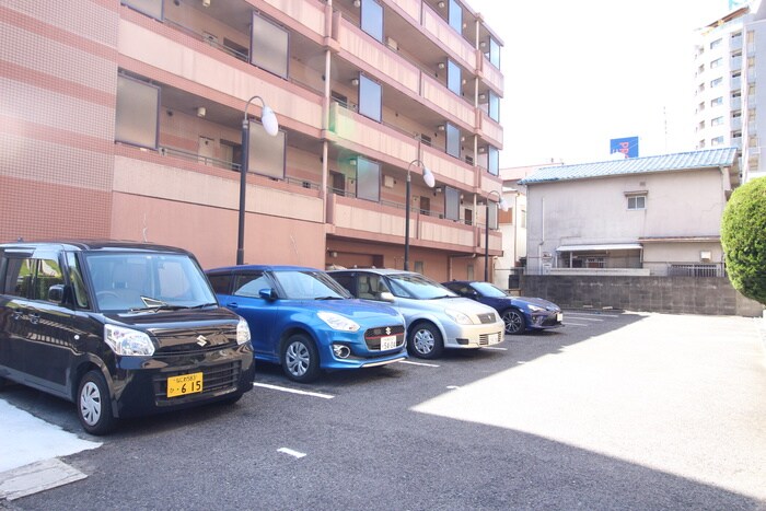 物件外観写真4　(駐車場)