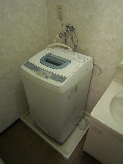 物件内観写真10　(洗濯機置場)