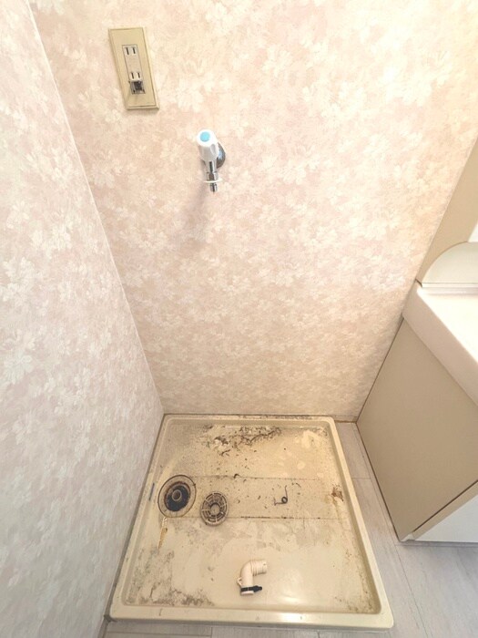 物件内観写真10　(洗濯機置場)