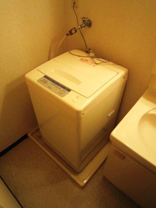 物件内観写真10　(洗濯機置場)