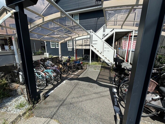 物件外観写真5　(駐輪場)