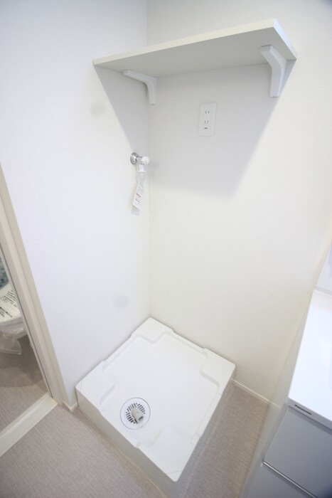 物件内観写真8　(洗濯機置場)