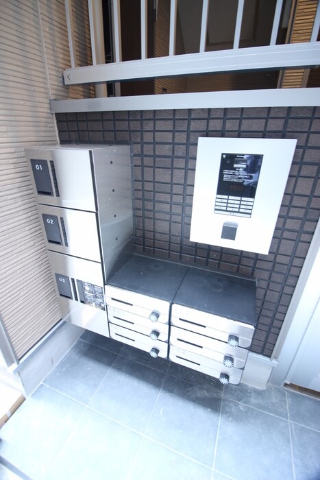 物件外観写真5　(エントランス部分)