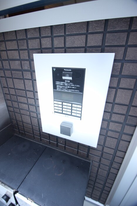 物件外観写真6　(エントランス部分)