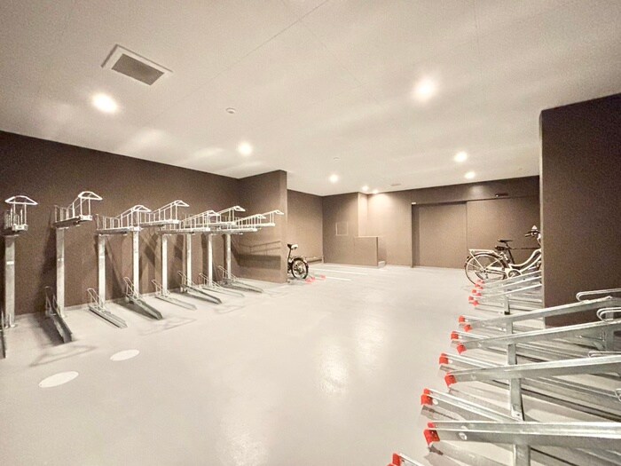 物件外観写真5　(駐輪場)