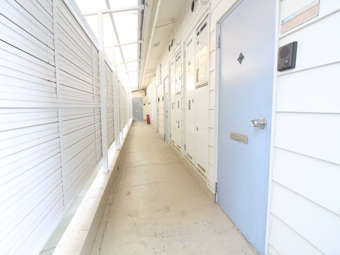 物件外観写真4　(エントランス部分)