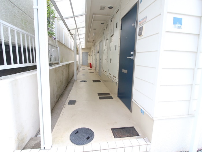 物件外観写真5　(エントランス部分)