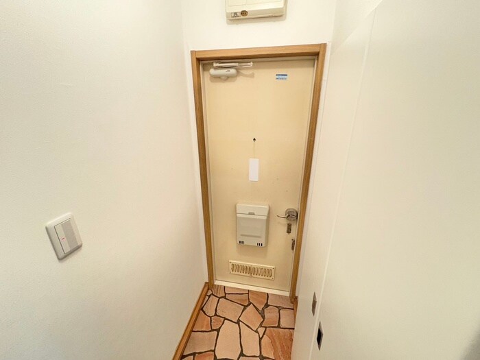 物件内観写真14　(玄関)