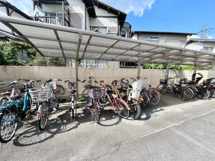 物件外観写真5　(駐輪場)