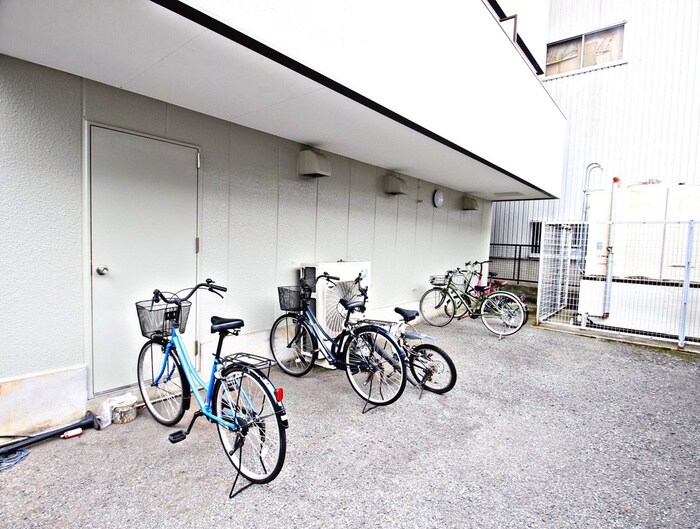 物件外観写真6　(駐輪場)