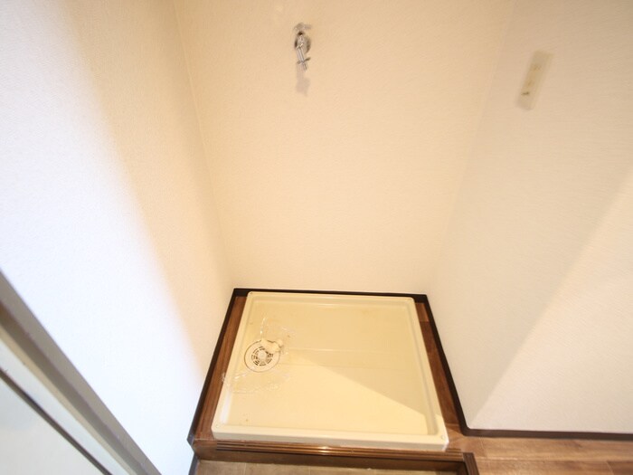 物件内観写真12　(洗濯機置場)