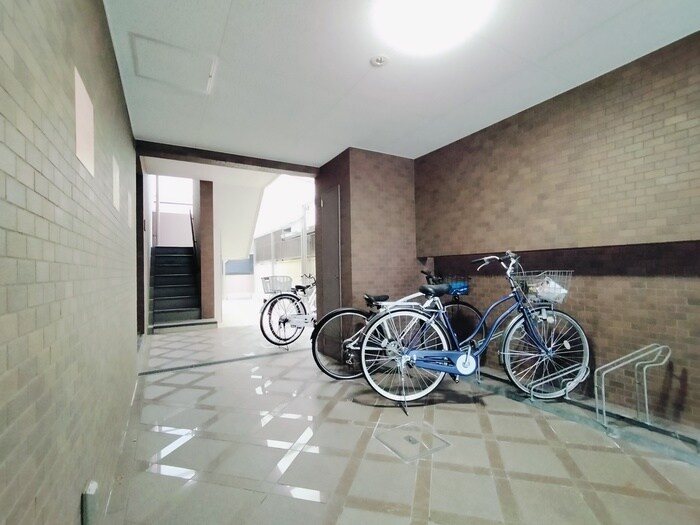 物件外観写真4　(駐輪場)