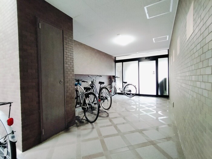 物件外観写真5　(エントランス部分)