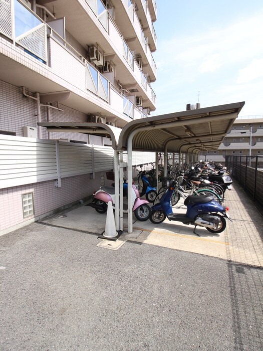 物件外観写真5　(駐輪場)