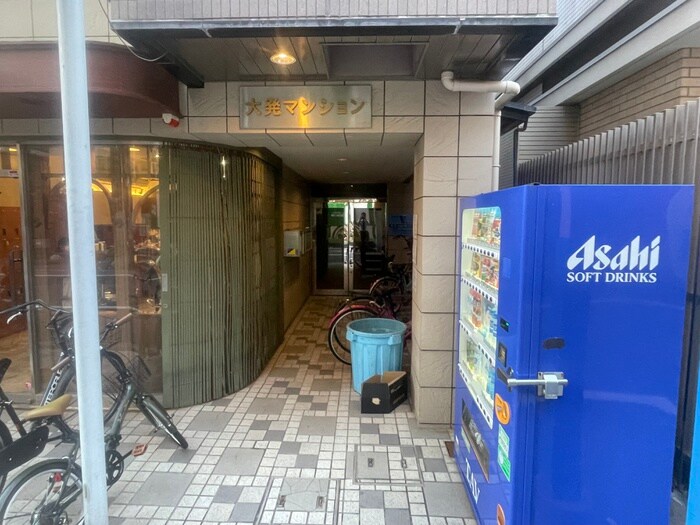 物件外観写真2　(エントランス部分)