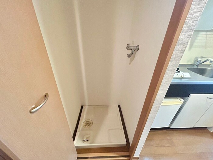 物件内観写真18　(洗濯機置場)