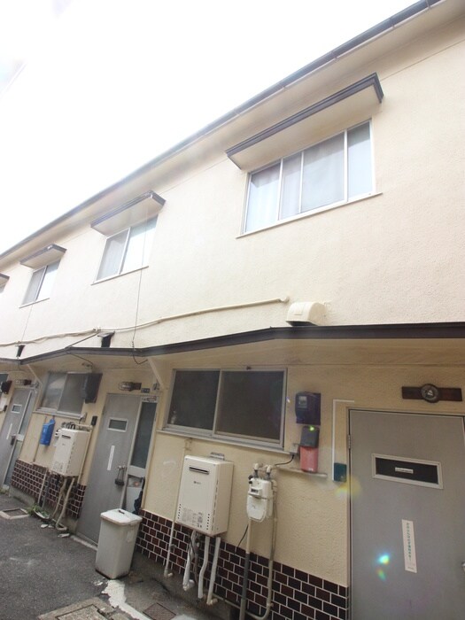 物件外観写真6　(エントランス部分)