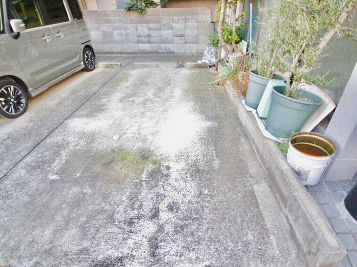 物件外観写真6　(駐車場)