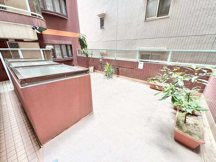 物件外観写真4　(エントランス部分)