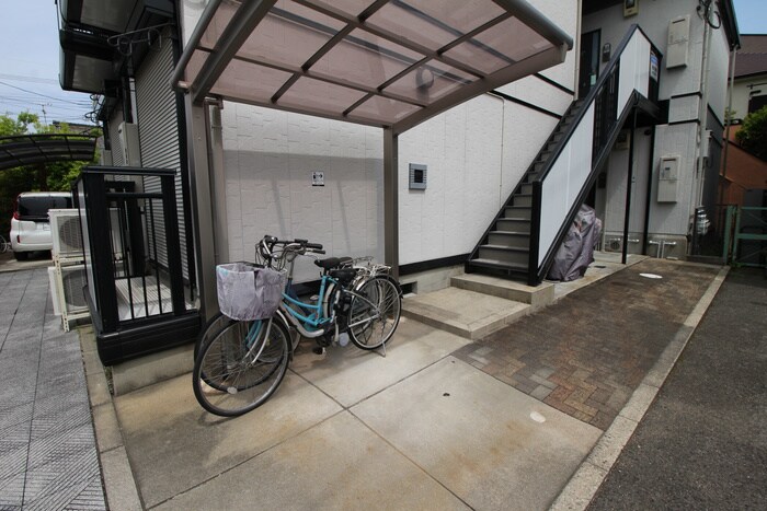 物件外観写真4　(駐輪場)