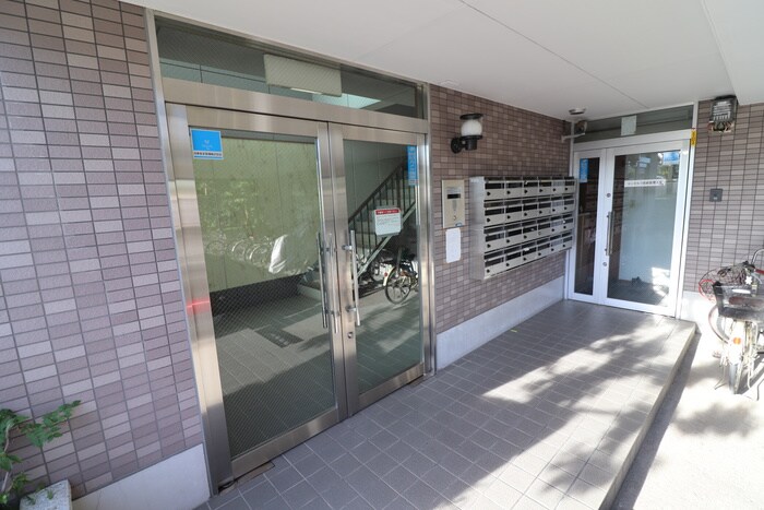 物件外観写真3　(エントランス部分)