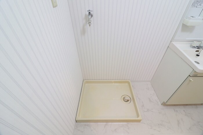 物件内観写真18　(洗濯機置場)