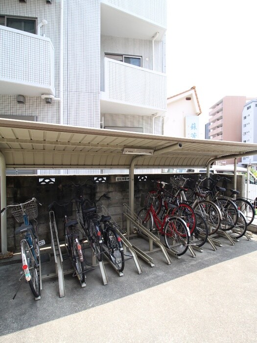 物件外観写真4　(駐輪場)