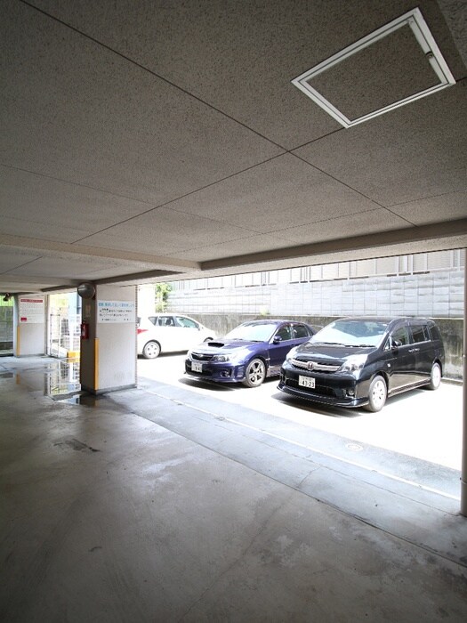 物件外観写真5　(駐車場)