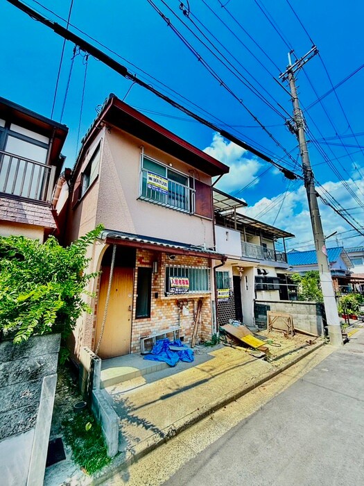 物件外観写真4　(エントランス部分)