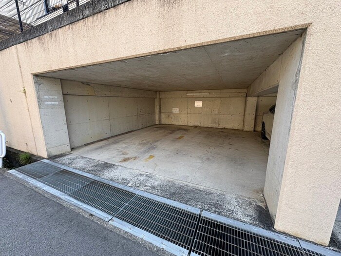 物件外観写真4　(駐車場)