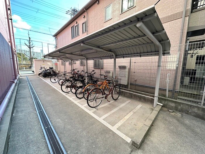 物件外観写真3　(駐輪場)