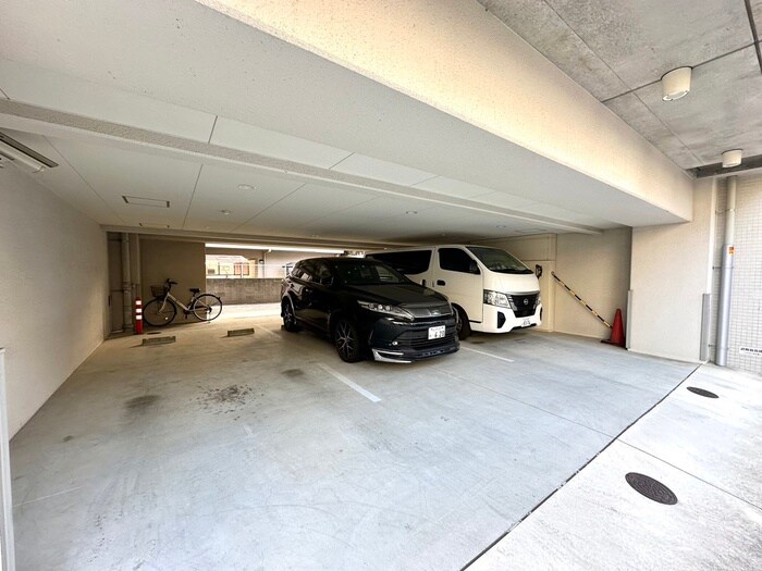 物件外観写真4　(駐車場)