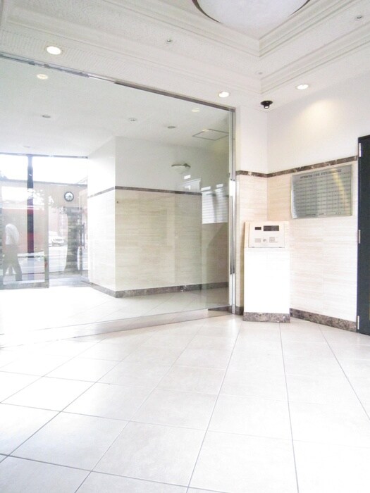 物件外観写真3　(エントランス部分)