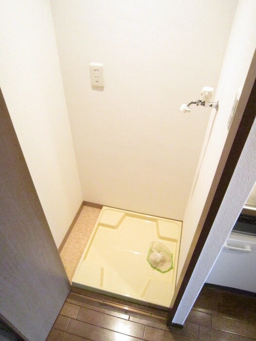 物件内観写真12　(洗濯機置場)