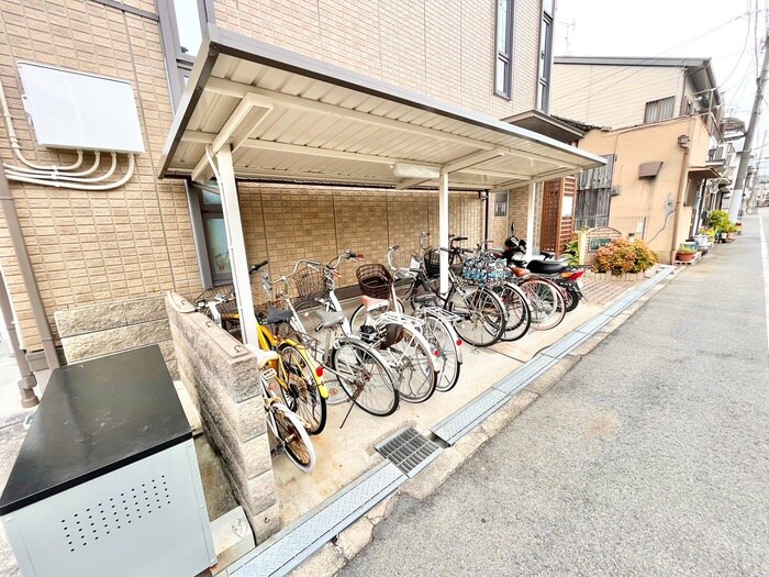 物件外観写真2　(駐輪場)